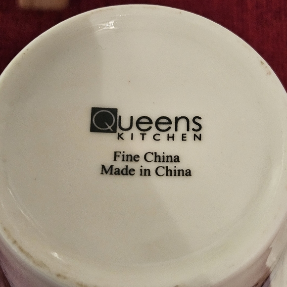 Beatrix Potter PETER RABBIT Queens Kitchen Tea Cup Coffee Mug 3.5" Tall 2009 - Picture 7 of 8